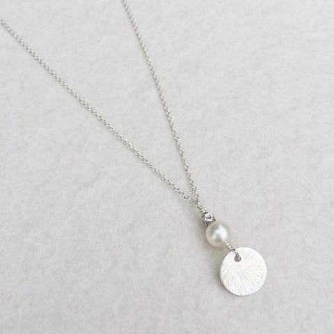 White Round Pearl With Blushed Round Silver Necklace N-14