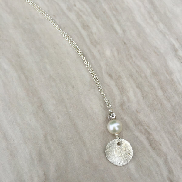 White Round Pearl With Blushed Round Silver Necklace N-14