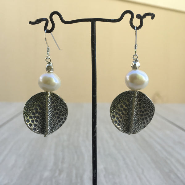 White Pearl With Print Curb Silver Bead Earrings E-11