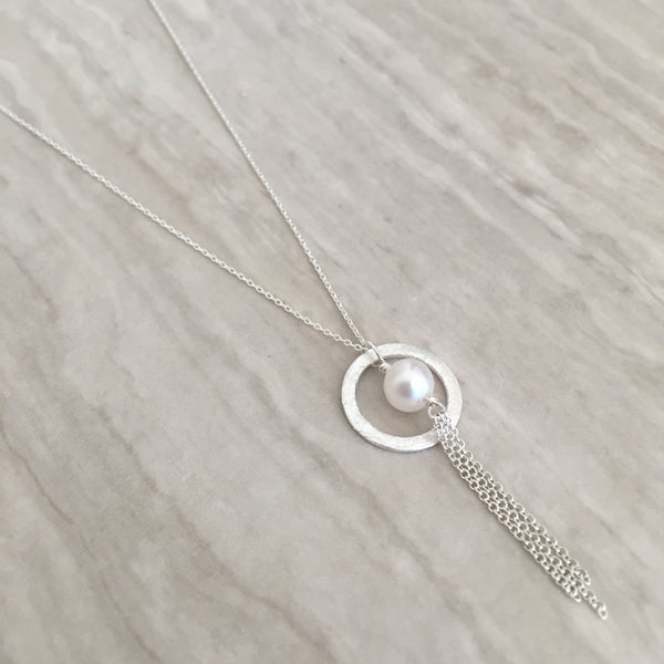 White Round Pearl With Silver Circle Necklace N-17