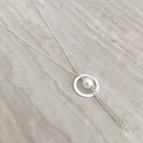 White Round Pearl With Silver Circle Necklace N-17