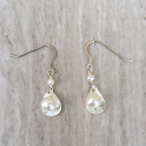 White Pearl With Silver Shape Saucer Earrings E-13