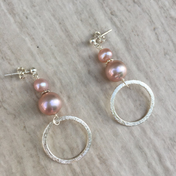 Round Pink Pearls with Silver Ring Dangle Earrings E-20