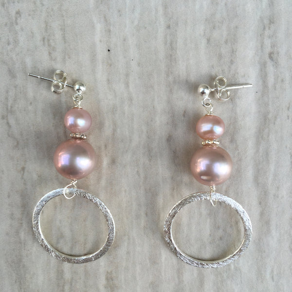 Round Pink Pearls with Silver Ring Dangle Earrings E-20