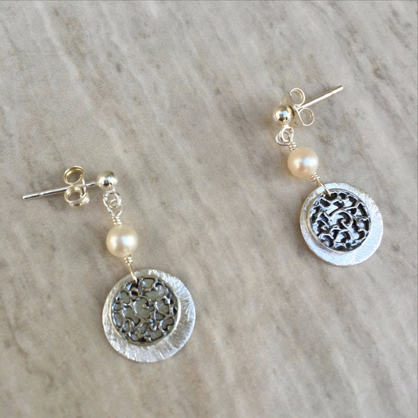 White Pearl With Puffed Silver Beads E-21
