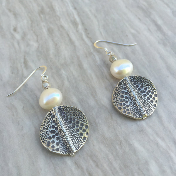 White Pearl With Print Curb Silver Bead Earrings E-11